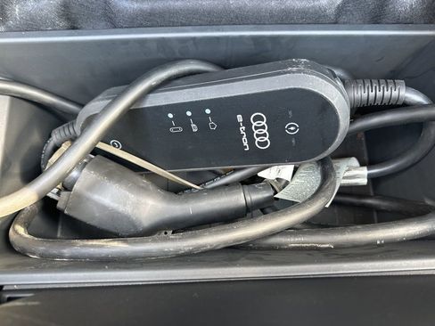 Used 2019 Audi e-tron Prestige w/ Prestige Package AWD/4WD image 22