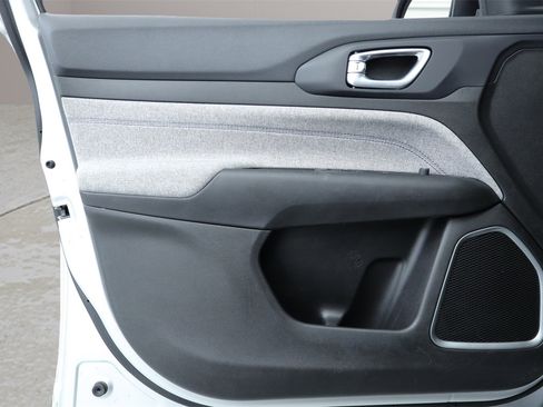 Used 2024 Jeep Compass Latitude image 40