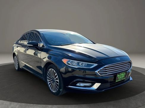 Used 2017 Ford Fusion SE w/ Fusion SE Technology Package image 4