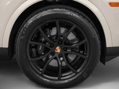 New 2025 Porsche Cayenne image 15