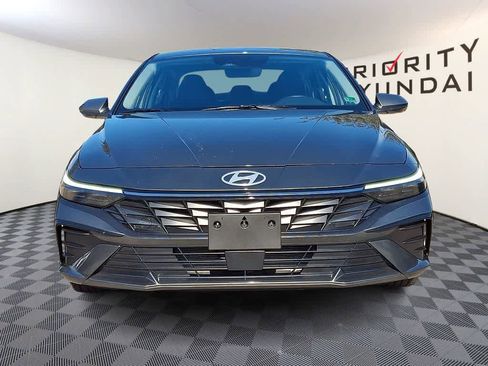 Used 2025 Hyundai Elantra SEL image 2
