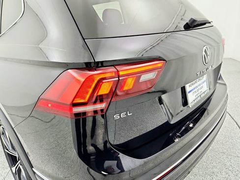 Used 2023 Volkswagen Tiguan SEL R-Line image 31