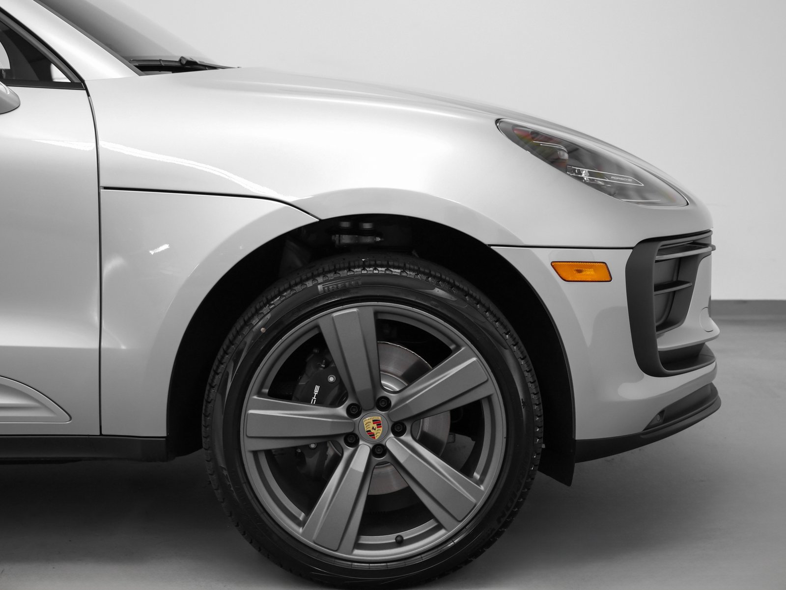 Certified 2025 Porsche Macan AWD/4WD image 14