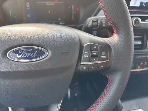 Used 2025 Ford Escape ST-Line image 15