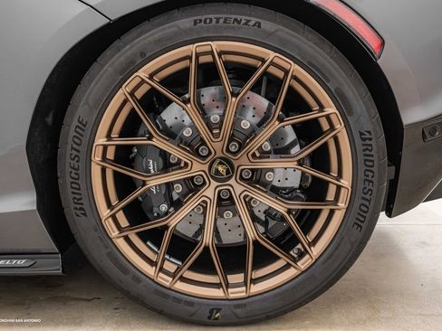 Used 2026 Lamborghini Revuelto AWD/4WD image 7
