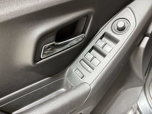 Used 2019 Chevrolet Trax LS FWD image 20