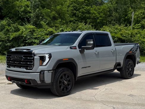 Used 2024 GMC Sierra 2500 AT4 w/ AT4 Premium Plus Package AWD/4WD image 2