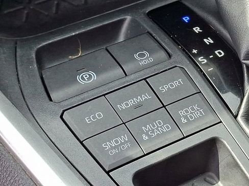 Used 2020 Toyota RAV4 LE w/ All Weather Liner Package AWD/4WD image 24