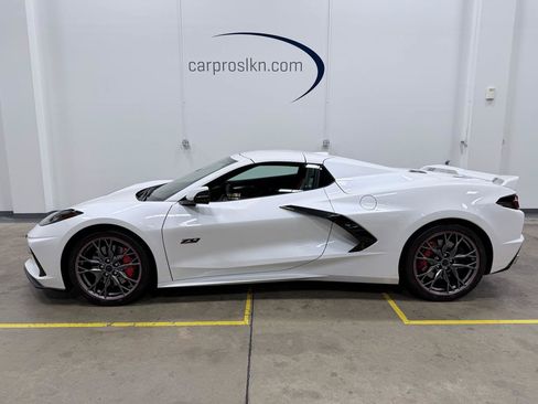 Used 2023 Chevrolet Corvette Stingray Premium Conv w/ Z51 Performance Package RWD image 4
