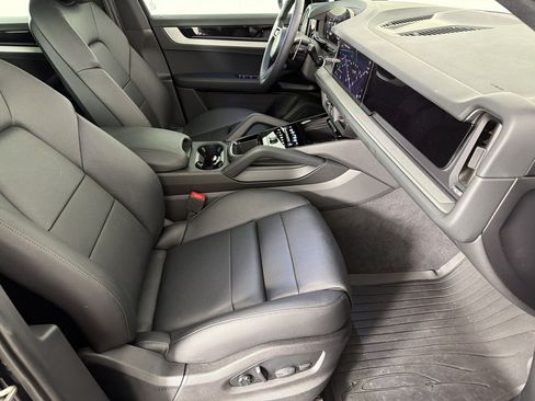 Certified 2026 Porsche Cayenne AWD/4WD image 30