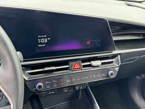 Certified 2024 Kia Niro Wind w/ Wind Preserve Package FWD image 17