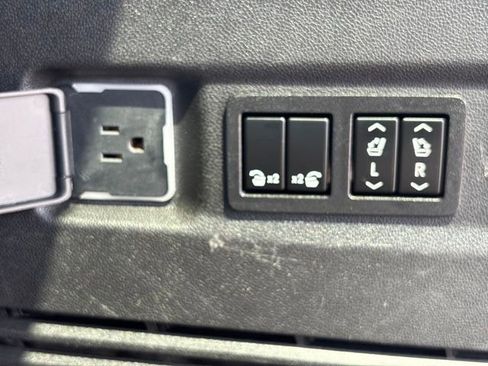 Used 2022 GMC Yukon XL Denali AWD/4WD image 53
