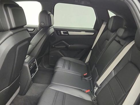 Used 2022 Porsche Cayenne Platinum Edition w/ Premium Package Plus AWD/4WD image 22