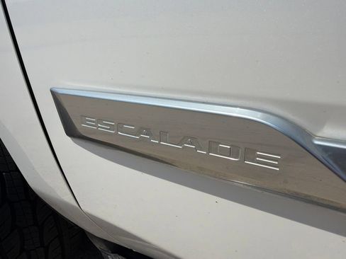 Used 2017 Cadillac Escalade Luxury RWD image 12