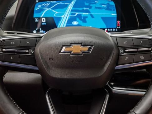Used 2025 Chevrolet Equinox LT FWD image 12