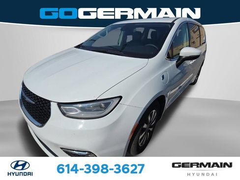 Used 2023 Chrysler Pacifica Touring-L FWD image 4