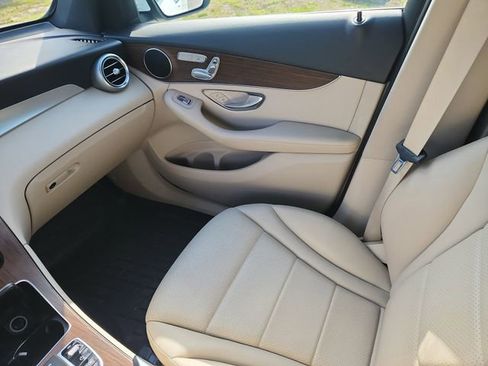 Used 2021 Mercedes-Benz GLC 300 4MATIC image 15
