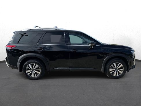 Used 2022 Nissan Pathfinder SL image 2
