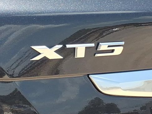 Used 2022 Cadillac XT5 Premium Luxury w/ Platinum Package FWD image 10