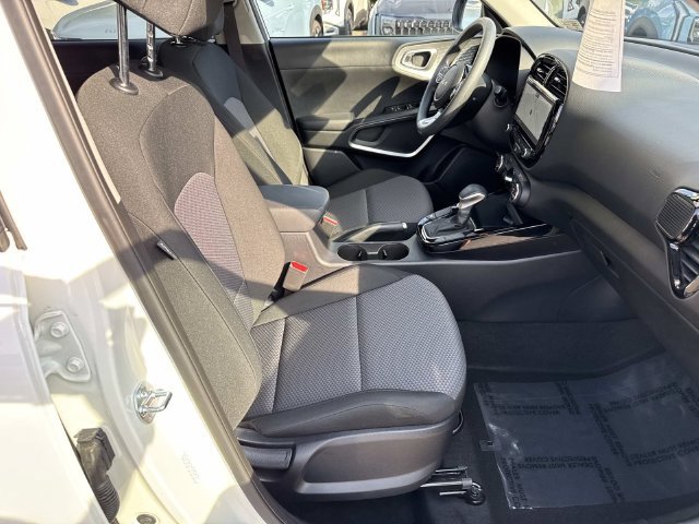 Used 2025 Kia Soul S FWD image 9