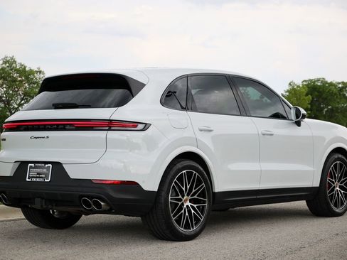 Certified 2025 Porsche Cayenne S AWD/4WD image 43