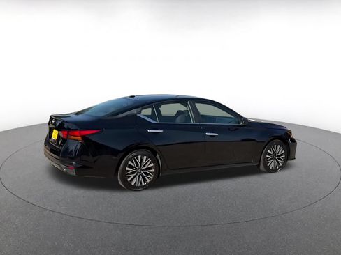 Used 2025 Nissan Altima 2.5 SV FWD image 15