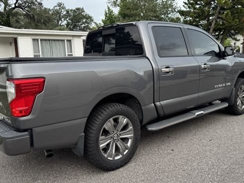 Used 2018 Nissan Titan SV w/ SV Convenience Package AWD/4WD image 8