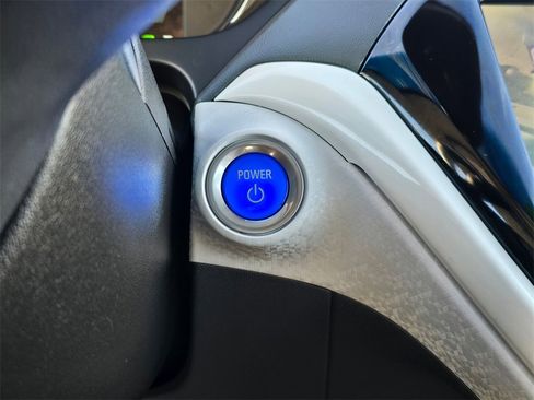 Used 2019 Chevrolet Bolt Premier w/ Infotainment Package image 29