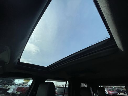 Used 2016 Cadillac Escalade Platinum image 30