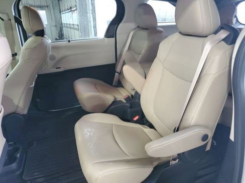 Used 2022 Toyota Sienna XLE w/ XLE Plus Package image 13