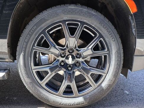 Used 2021 Chevrolet Suburban High Country w/ Premium Package AWD/4WD image 31