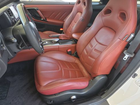 Used 2016 Nissan GT-R Premium AWD/4WD image 11