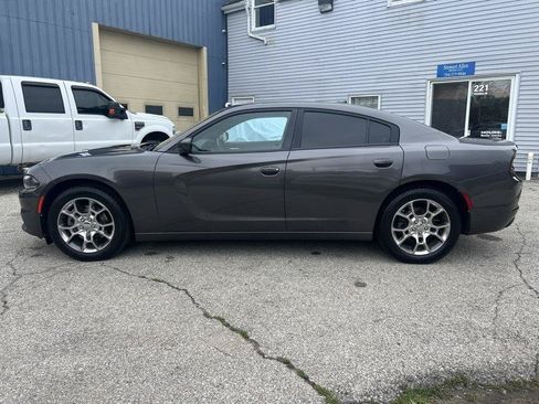 Used 2017 Dodge Charger SE AWD/4WD image 5