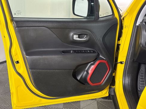 Used 2023 Jeep Renegade Trailhawk AWD/4WD image 10