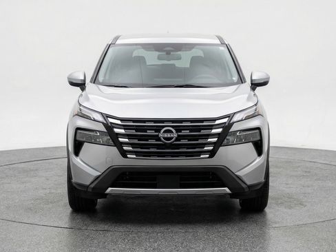 Used 2025 Nissan Rogue SV image 2