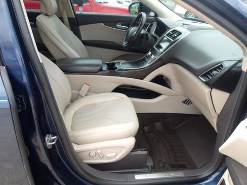 Used 2017 Lincoln MKX Reserve w/ Lincoln MKX Climate Package image 10