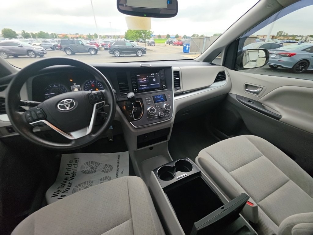 Used 2019 Toyota Sienna LE AWD/4WD image 25