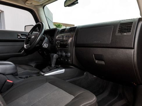 Used 2010 HUMMER H3T Adventure image 27