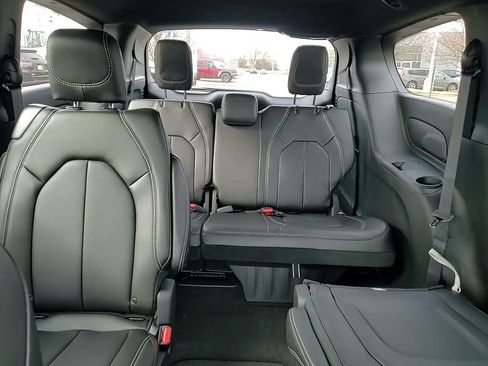 New 2026 Chrysler Pacifica Select image 32