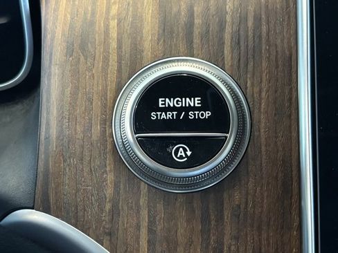 Used 2025 Mercedes-Benz GLC 300 image 19