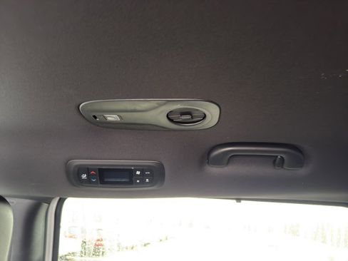 New 2026 Chrysler Pacifica Select FWD image 31