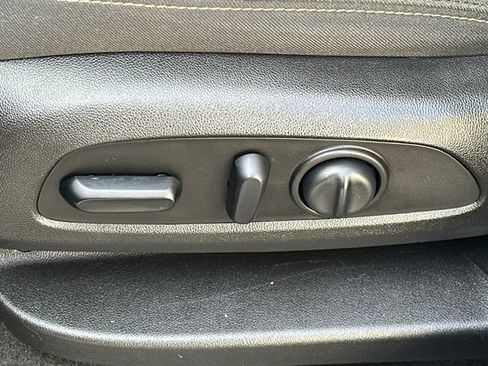 Used 2019 Chevrolet Equinox LT image 39