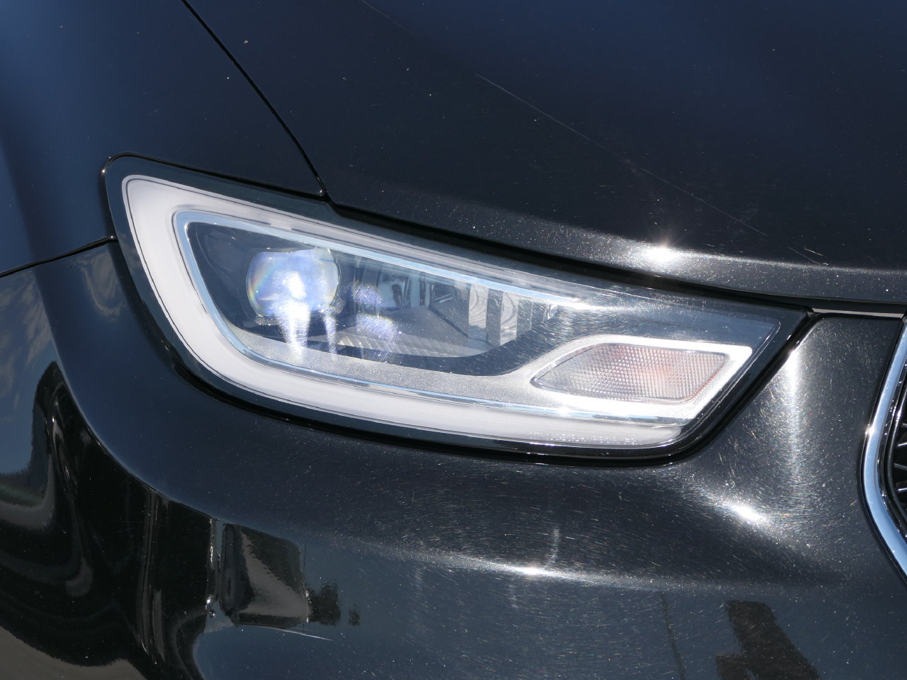 Used 2024 Chrysler Pacifica Limited FWD image 9