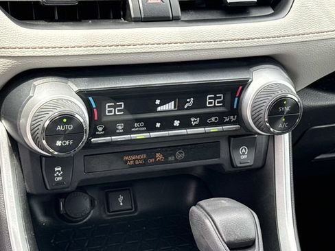 Used 2021 Toyota RAV4 XLE AWD/4WD image 18