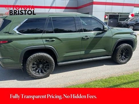 Used 2023 Toyota Sequoia SR5 w/ SR5 Premium Package AWD/4WD image 4