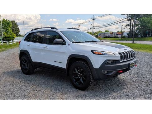Used 2018 Jeep Cherokee Trailhawk w/ Comfort/Convenience Group image 3