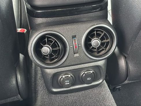 Used 2019 Kia Stinger image 9