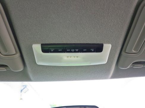 Used 2019 Nissan Kicks SV FWD image 51