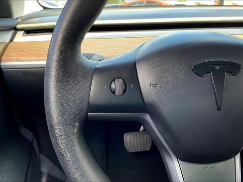 Used 2022 Tesla Model 3 Long Range AWD/4WD image 11
