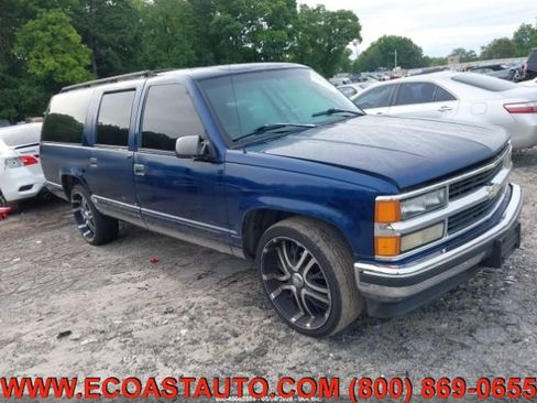 Used 1999 Chevrolet Suburban 2WD w/ Preferred Equipment Group 3 image 4